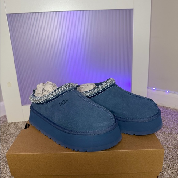 UGG Shoes - Women’s Size 6 UGG TAZZ in Deep Blue